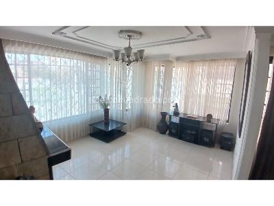 Casa de 5 alcobas en venta en El Sol, Funza, 237 m² · foto 2 de 20