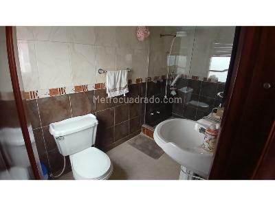 Casa de 5 alcobas en venta en El Sol, Funza, 237 m² · foto 19 de 20