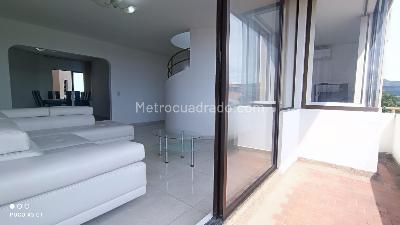 Apartamento de 4 alcobas en venta en Edificio Excalibur, Girardot, 137 m² · foto 19 de 20