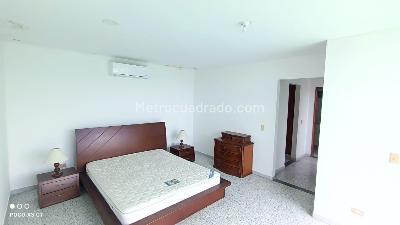 Apartamento de 4 alcobas en venta en Edificio Excalibur, Girardot, 137 m² · foto 3 de 20
