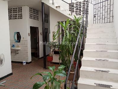 Casa de 5 alcobas en venta en Carrera 7 Barrio Santander, Girardot, 421 m² · foto 2 de 20