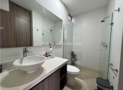 Apartamento de 3 alcobas en venta en Loma De Las Brujas, Envigado, 92 m² · foto 16 de 20