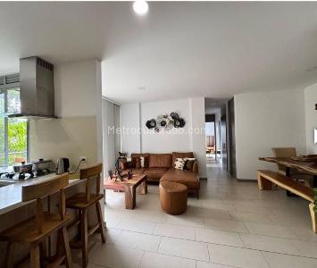 Apartamento de 3 alcobas en venta en Loma De Las Brujas, Envigado, 92 m² · foto 3 de 20