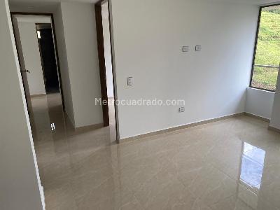 Apartamento de 3 alcobas en venta en El Carmelo, Sabaneta, 88 m² · foto 2 de 20