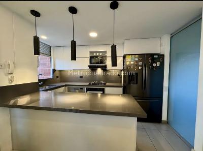 Apartamento de 3 alcobas en venta en El Poblado Las Palmas, Medellín, 87 m² · foto 4 de 20