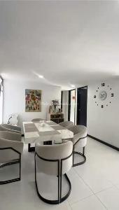 Apartamento de 3 alcobas en venta en El Poblado Loma Del Indio, Medellín, 95 m² · foto 7 de 20