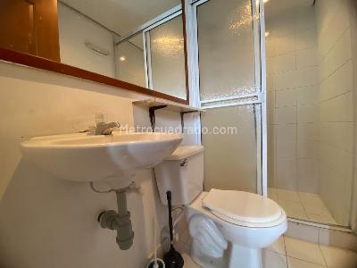 Apartamento de 2 alcobas en venta en El Poblado Loma Del Indio, Medellín, 57 m² · foto 15 de 20