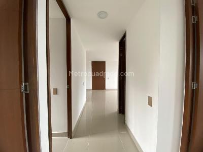 Apartamento en venta en Loma Del Indio, Medellín · foto 10 de 19