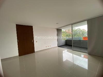 Apartamento en venta en Loma Del Indio, Medellín · foto 2 de 19