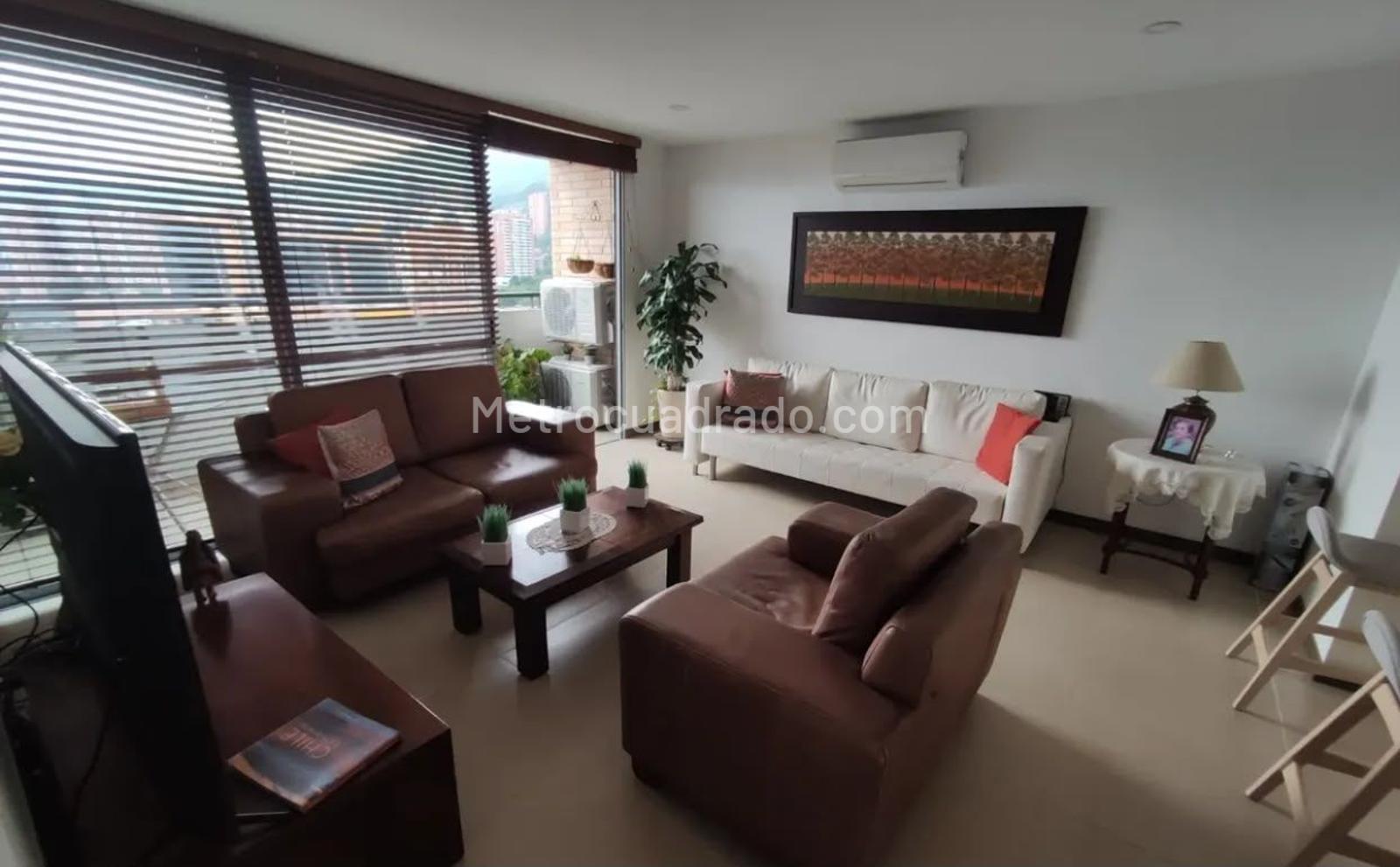 Apartamento de 3 habitaciones en venta en El Poblado el Tesoro, Medellín — imagen 1 de 20