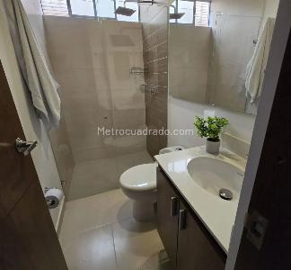 Apartamento en venta en El Poblado El Tesoro, Medellín · foto 9 de 20