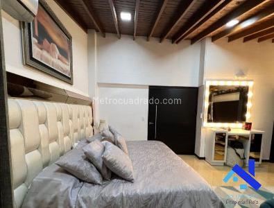 Casa de 3 alcobas en venta en Intermedia, Envigado, 270 m² · foto 14 de 20