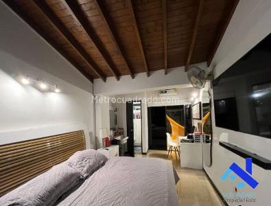 Casa de 3 alcobas en venta en Intermedia, Envigado, 270 m² · foto 17 de 20