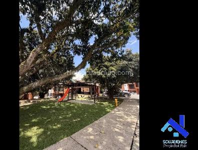 Casa de 3 alcobas en venta en Intermedia, Envigado, 270 m² · foto 3 de 20