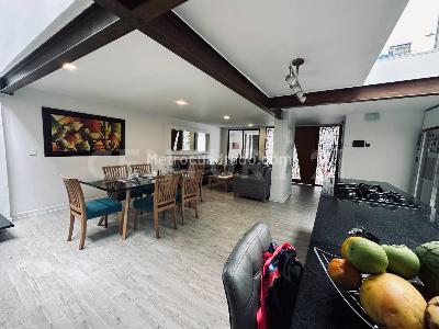 Casa de 4 alcobas en venta en La Esmeralda, Bogotá, 168 m² · foto 3 de 20