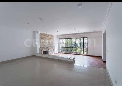 Casa de 3 alcobas en venta en Santa Paula, Bogotá, 230 m² · foto 2 de 18