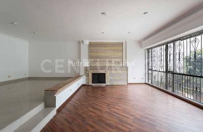 Casa de 3 alcobas en venta en Santa Paula, Bogotá, 230 m² · foto 3 de 18