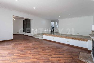 Casa de 3 alcobas en venta en Santa Paula, Bogotá, 230 m² · foto 4 de 18