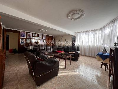 Casa de 5 alcobas en venta en Tunjuelito, Bogotá, 151 m² · foto 2 de 14