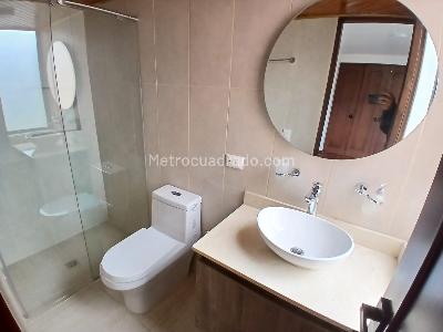 Apartamento de 3 alcobas en arriendo en Loma Del Campestre, Medellín, 183 m² · foto 2 de 10
