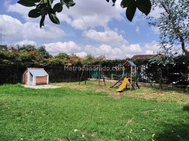 4BR House in Los Colegios (650 m²) - 2