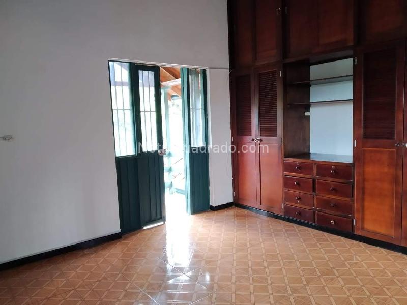 4BR House in Los Colegios (650 m²) - 4