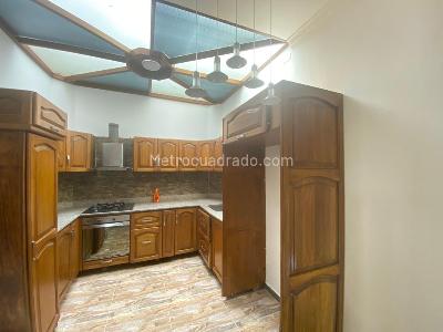 Apartamento en arriendo en Los Colores, Medellín · foto 5 de 11
