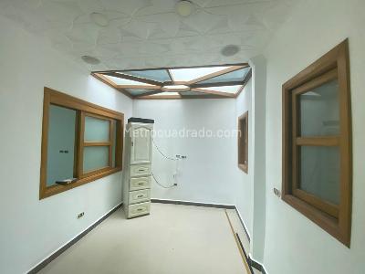 Apartamento en arriendo en Los Colores, Medellín · foto 2 de 11