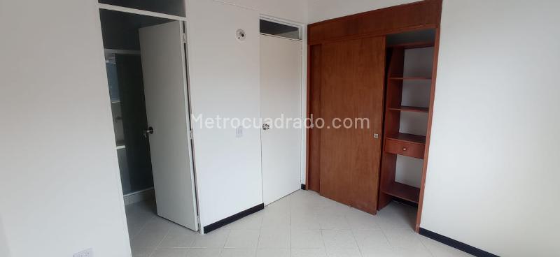 Spacious 3BR Apartment with Great Light in Las Cometas - 2