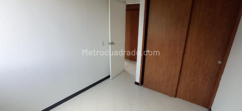 Spacious 3BR Apartment with Great Light in Las Cometas - 3