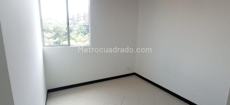 Spacious 3BR Apartment with Great Light in Las Cometas - 4