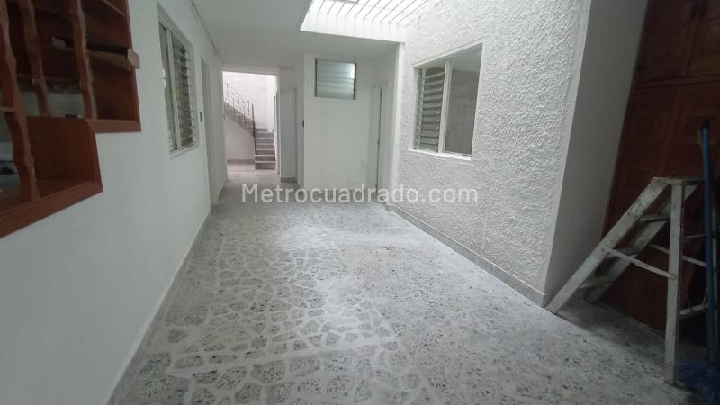 Spacious 4BR House in Alameda - 8