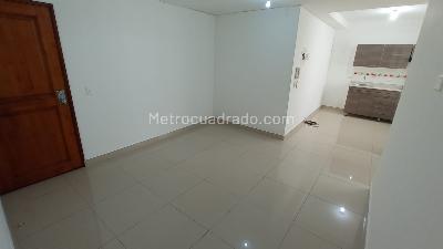 Apartamento de 2 alcobas en arriendo en San Bernardo, Medellín, 65 m² · foto 2 de 8