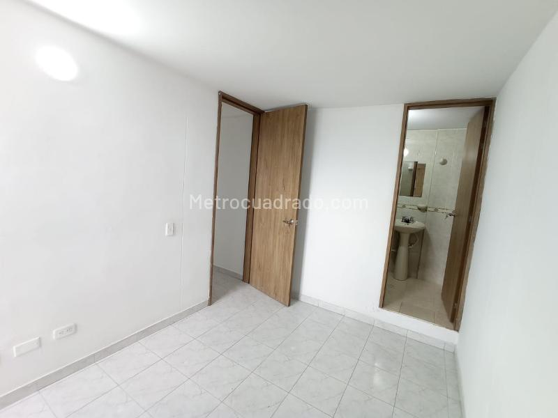 Apartamento de 2 Alcobas en Loma del Indio con Buenas Zonas Comunes - 3