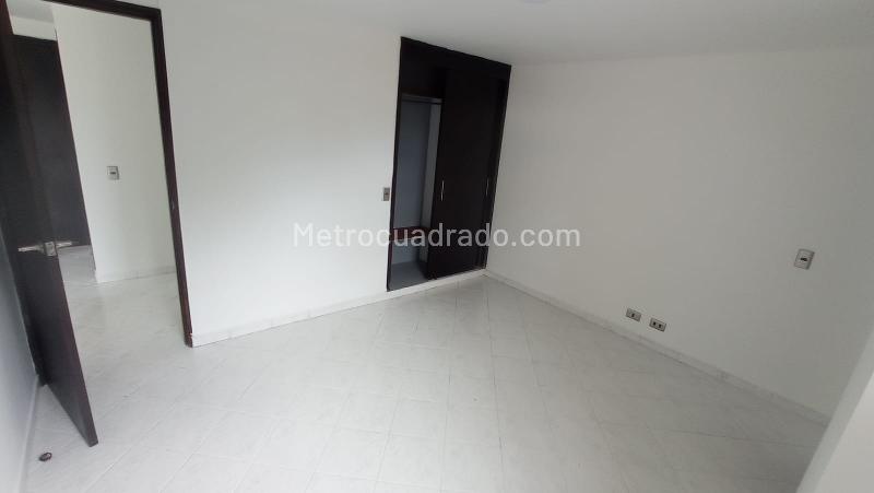 Apartamento Amplio de 1 Alcoba en Santa Lucía - 6