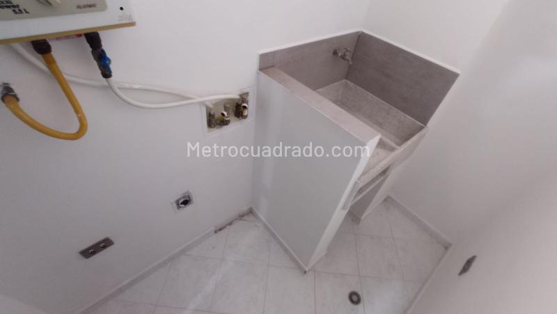 Apartamento Amplio de 1 Alcoba en Santa Lucía - 9