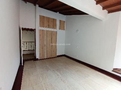 Casa de 5 alcobas en arriendo en Los Balsos 2, Medellín, 407 m² · foto 6 de 16