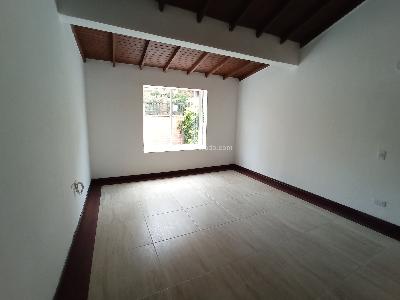 Casa de 5 alcobas en arriendo en Los Balsos 2, Medellín, 407 m² · foto 7 de 16