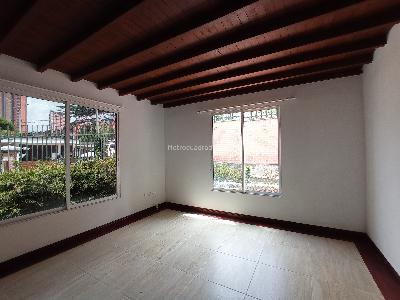Casa de 5 alcobas en arriendo en Los Balsos 2, Medellín, 407 m² · foto 9 de 16