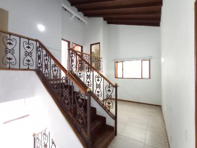 Casa de 5 alcobas en arriendo en Los Balsos 2, Medellín, 407 m² · foto 15 de 16
