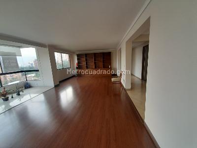 Apartamento de 3 alcobas en arriendo en Los Balsos 1, Medellín, 200 m² · foto 2 de 12