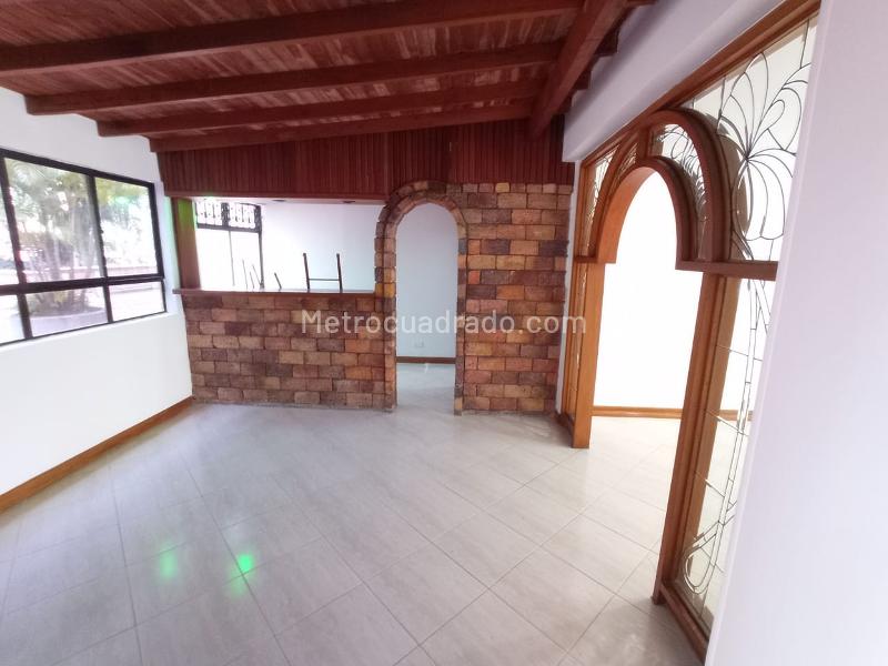 Apartamento Amplio de 3 Alcobas con Excelente Iluminación en Loma del Campestre - 3