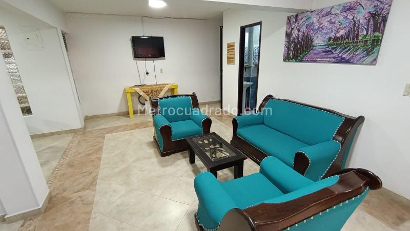 Spacious 2BR Apartment in La Castellana - 2