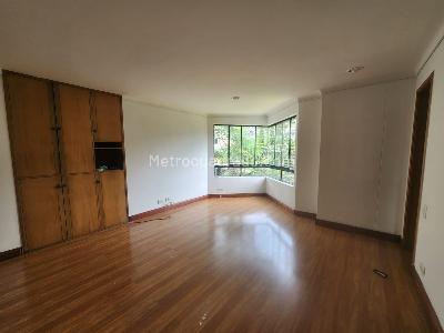 Apartamento de 4 alcobas en arriendo en Los Balsos 1, Medellín, 200 m² · foto 2 de 9