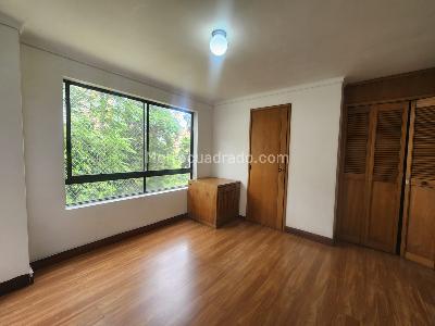 Apartamento de 4 alcobas en arriendo en Los Balsos 1, Medellín, 200 m² · foto 3 de 9