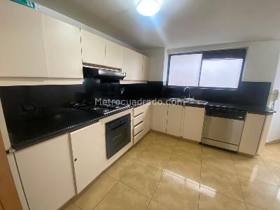 Apartamento de 4 alcobas en arriendo en Los Balsos 1, Medellín, 200 m² · foto 7 de 9