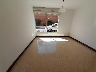 Casa de 3 alcobas en arriendo en Los Balsos 1, Medellín, 273 m² · foto 2 de 15