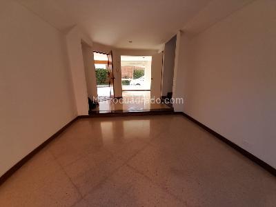 Casa de 3 alcobas en arriendo en Los Balsos 1, Medellín, 273 m² · foto 3 de 15