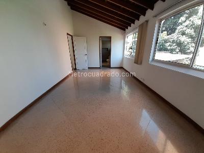 Casa de 3 alcobas en arriendo en Los Balsos 1, Medellín, 273 m² · foto 6 de 15