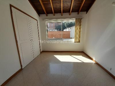 Casa de 3 alcobas en arriendo en Los Balsos 1, Medellín, 273 m² · foto 8 de 15